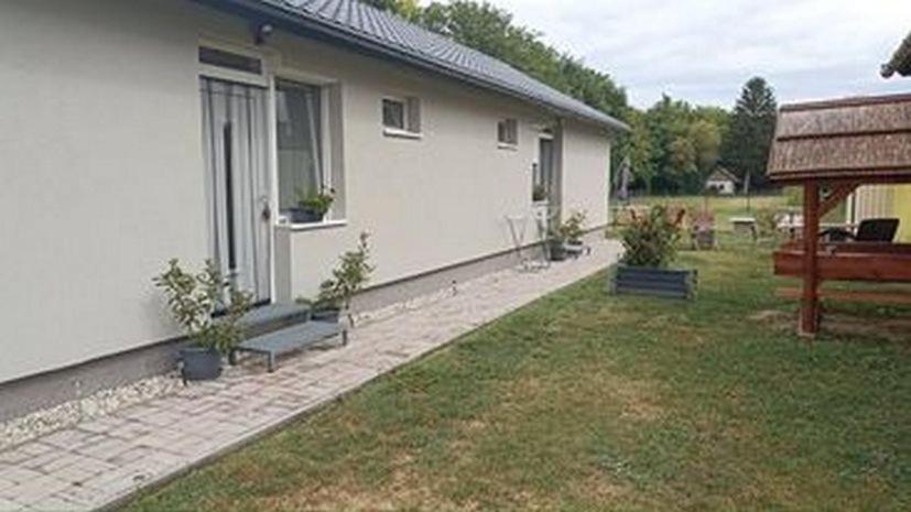 Sueni Apartman Ordacsehi Exterior photo